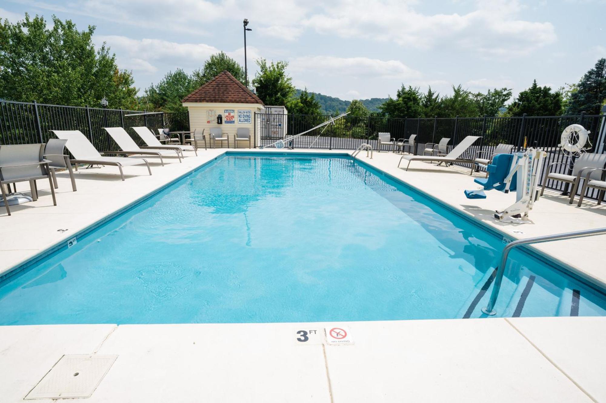 Hotel Express & Knoxville-north-i-75 Exit 112 By Ihg 2*