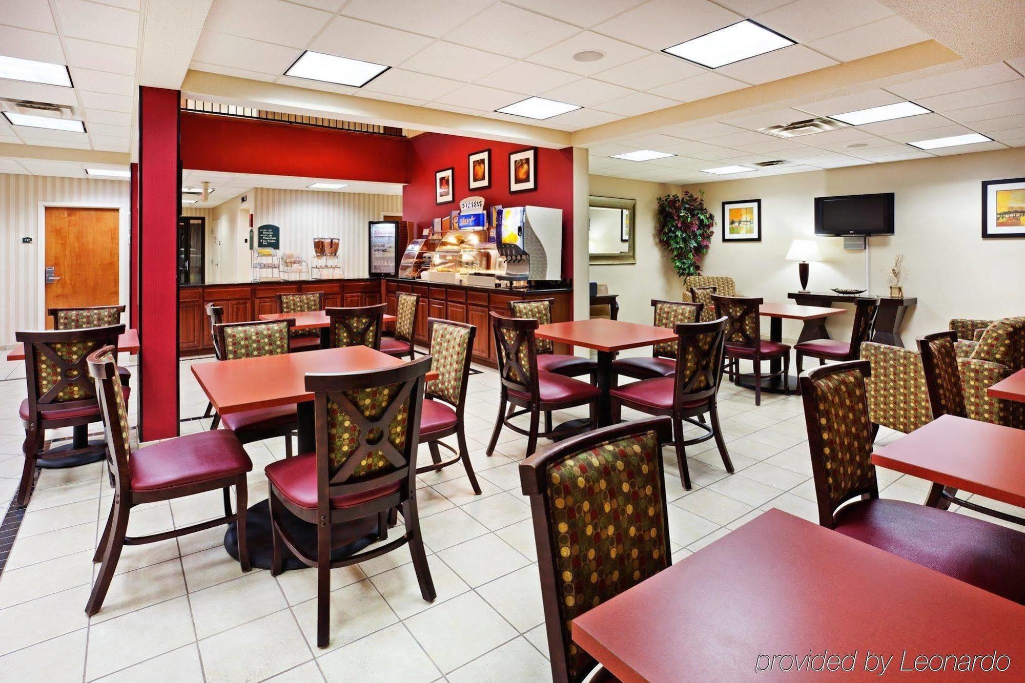 Hotel Express & Knoxville-north-i-75 Exit 112 By Ihg 2*